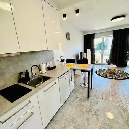 Millennium Express Lemon Apartment Warsaw